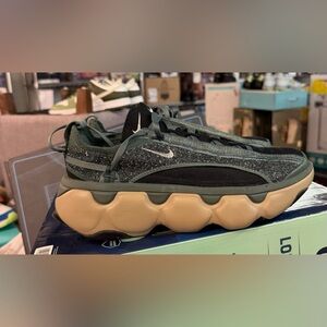 Nike(WMNS) Nike Flyknit Bloom 'Vintage Green Khaki' Size 9, No Box